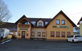 Gasthaus und Pension Mombergstube